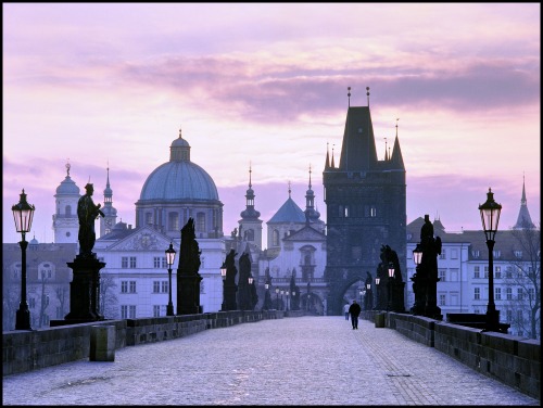 charles-bridge-prague-dusk charles-bridge-prague-dusk