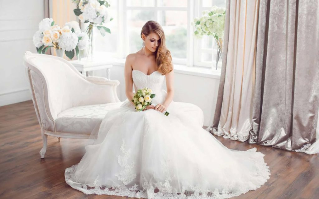 Wedding Dress Trends 2025: Less Flash, More Dreamy Romance